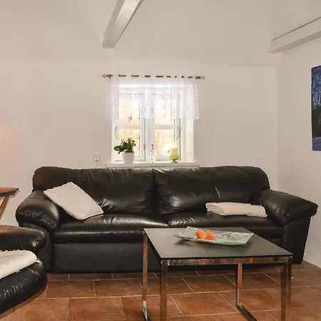 Three-bedroom In Prázdninový dům Give