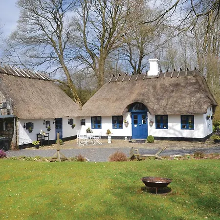 Three-bedroom In Holiday home *