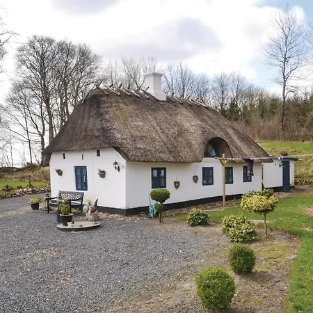 Three-bedroom In Holiday home *